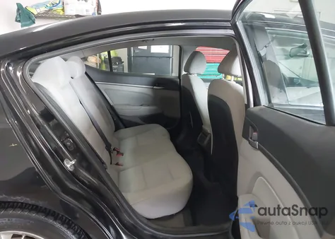 2018 Hyundai Elantra Value Edition z USA, uszkodzony, nr VIN 5NPD84LF4JH391529